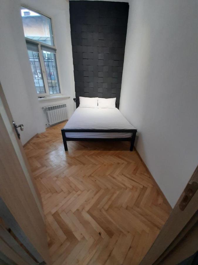 Хостел 21/9 Baker Street Львов Экстерьер фото